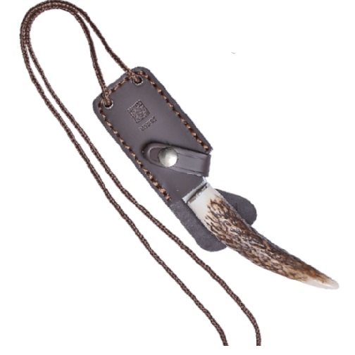 Cuchillo de caza Joker CC57.El cuchillo tiene el mango de asta de ciervo original. Hoja de 7,5 cm, con funda de color marrón.